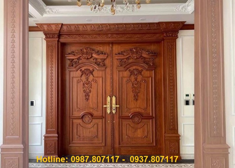 Mẫu cửa gỗ tự nhiên phòng khách 2 cánh